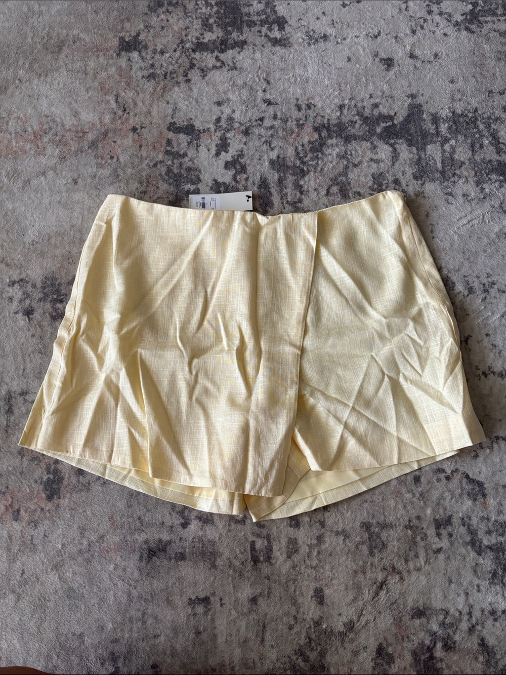 Francesca's Collections Pale Yellow High-Waist Tailored Skort